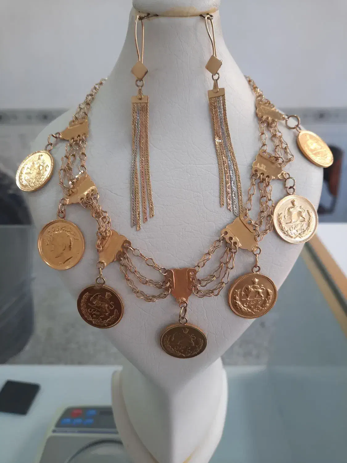 گردنبند و زنجیر در حد نو بدون اجرت|جواهرات|چهاربرج, |دیوار