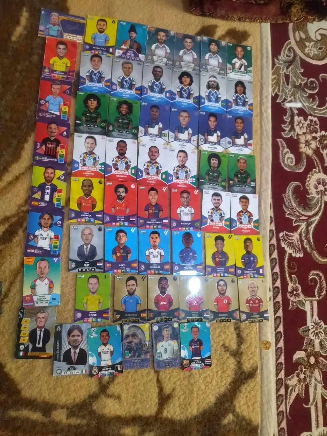 کیمدی|اسباببازی|شیراز, گل سرخ|دیوار