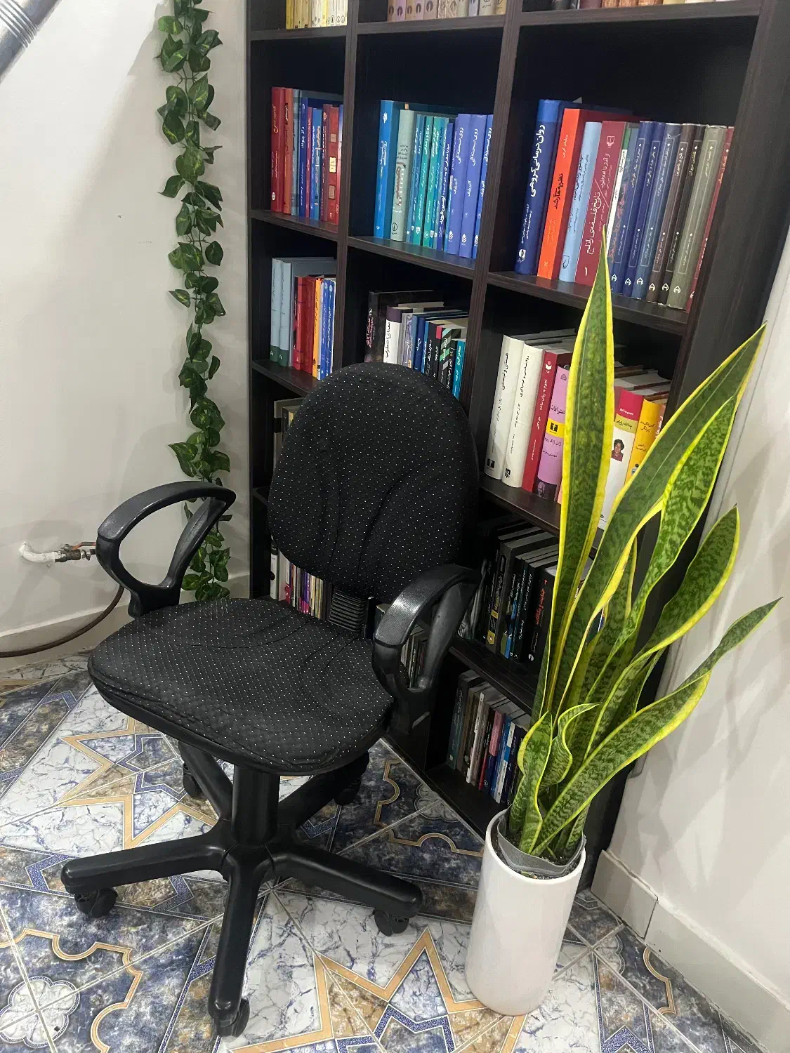 صندلی|صندلی و نیمکت|اندیشه, اندیشه فاز ۱|دیوار