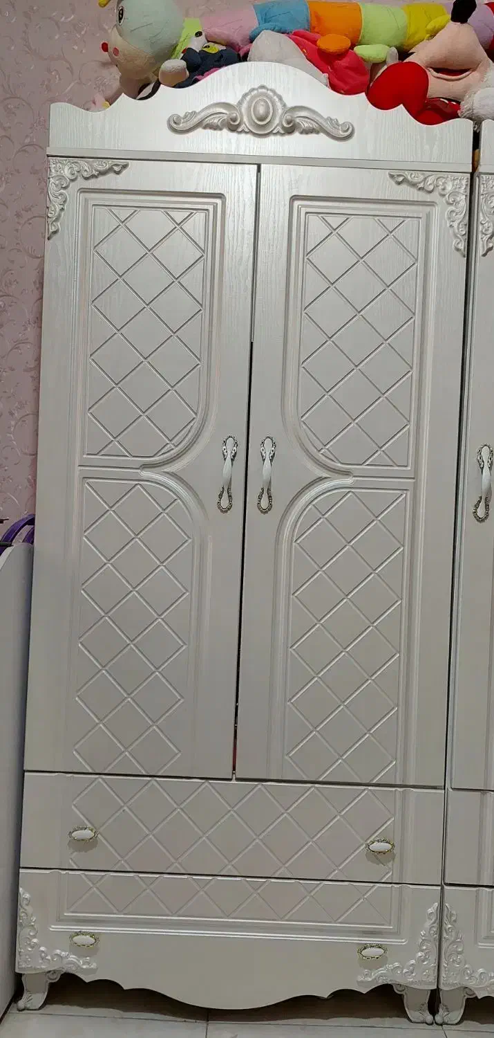 تخت و کمد|تخت و سرویس خواب|ری, شهادت|دیوار