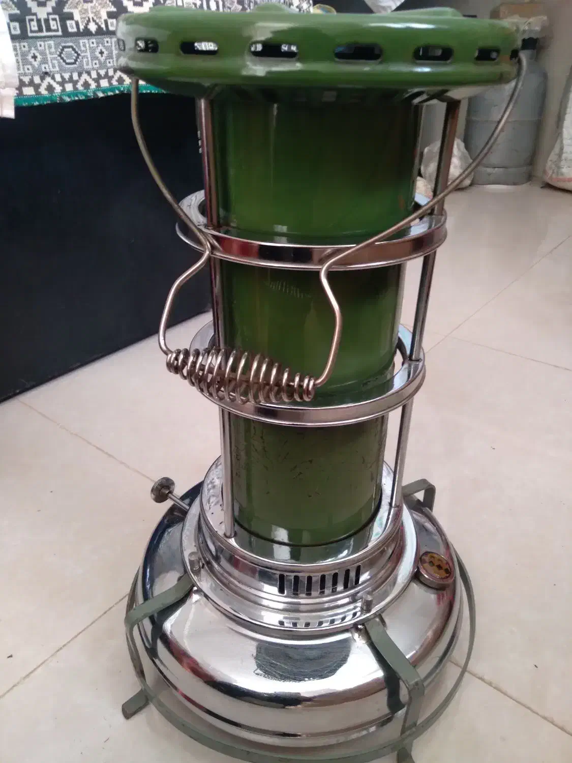 چراغ نفتی|کلکسیون اشیاء عتیقه|گیان, |دیوار