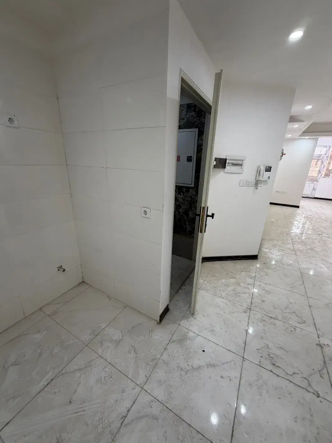 آپارتمان کلید نخورده ۶۳ متری یک خواب