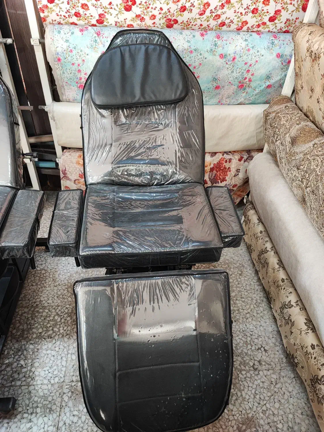 میز تتو و ماساژ|آرایشگاه و سالن‌های زیبایی|شاهین‌شهر, سعدی جنوبی|دیوار