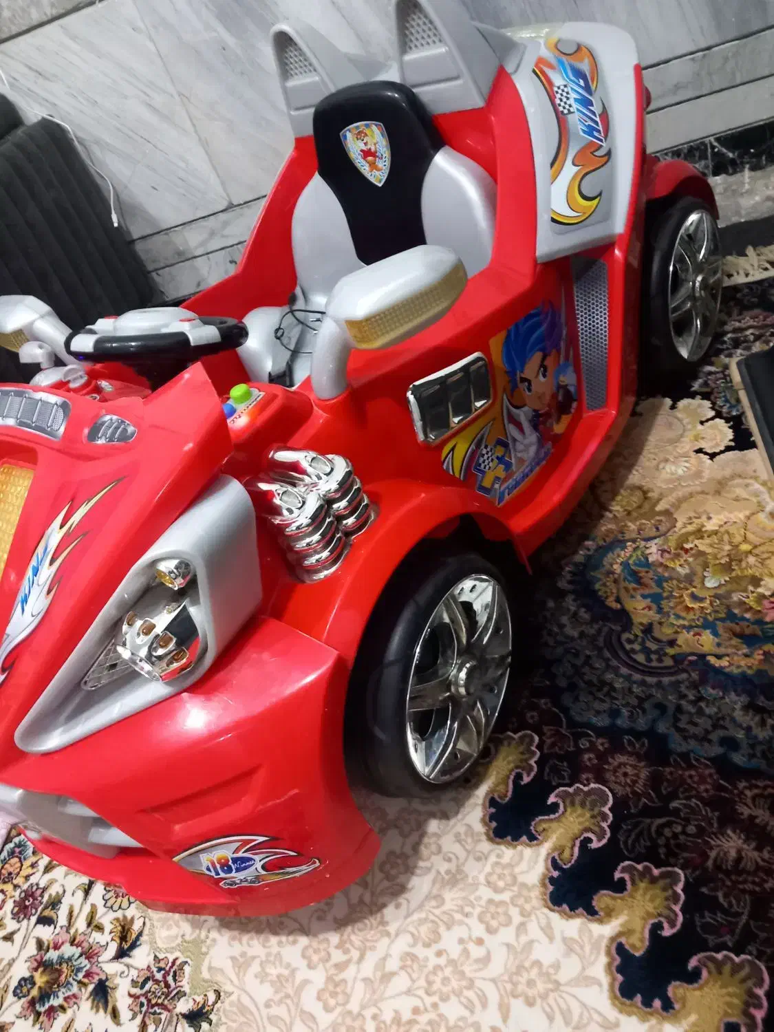 ماشین شارژی دو موتوره سالم باتری نو|اسباببازی بچه|خواف, |دیوار