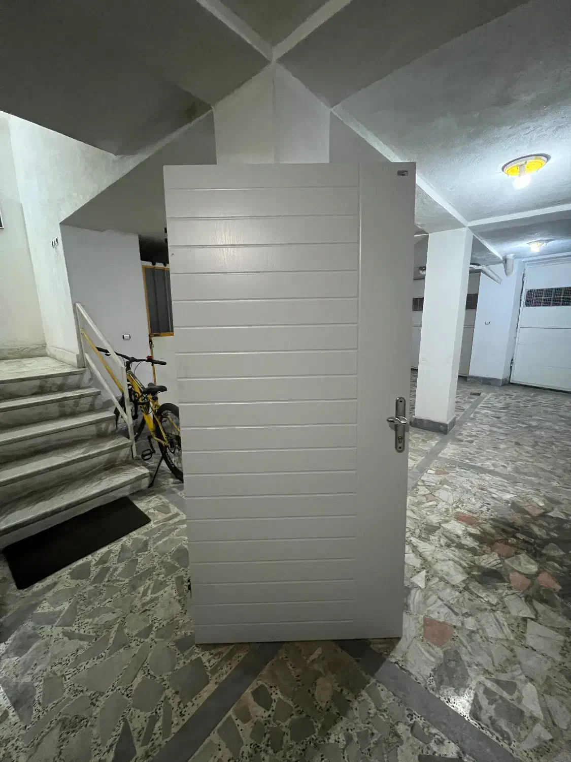 درب ورودی واحد نو|مصالح و تجهیزات ساختمان|رشت, شهرک آیت الله منتظری|دیوار