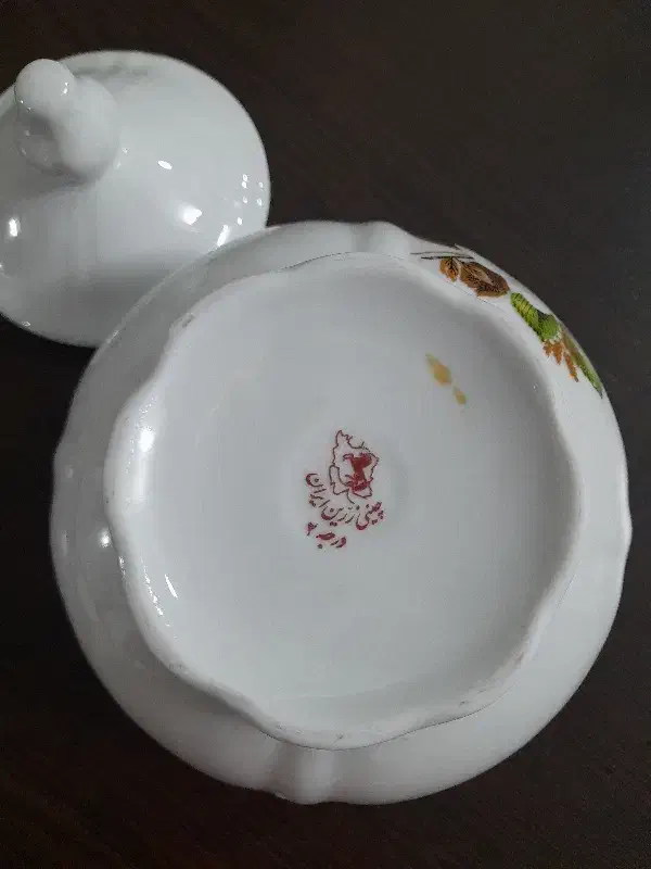 قندان گل سرخی|ظروف سرو و پذیرایی|قم, قلعه کامکار|دیوار