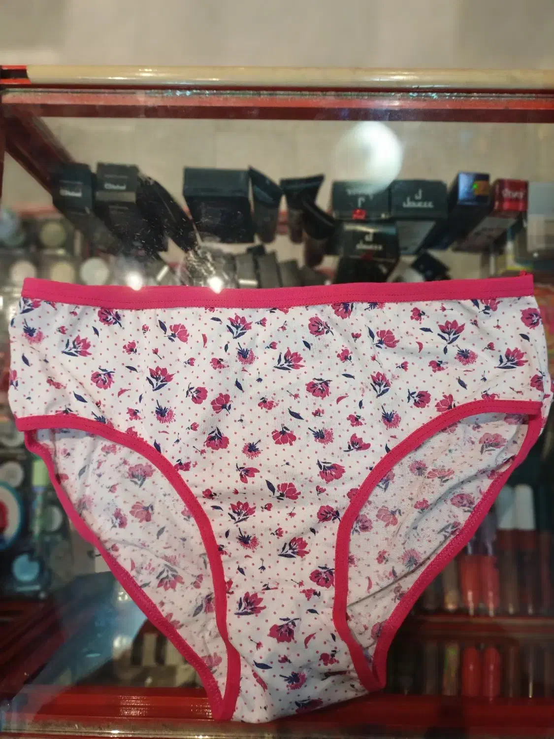 لباس زیر|لباس|کاشان, ملک آباد|دیوار