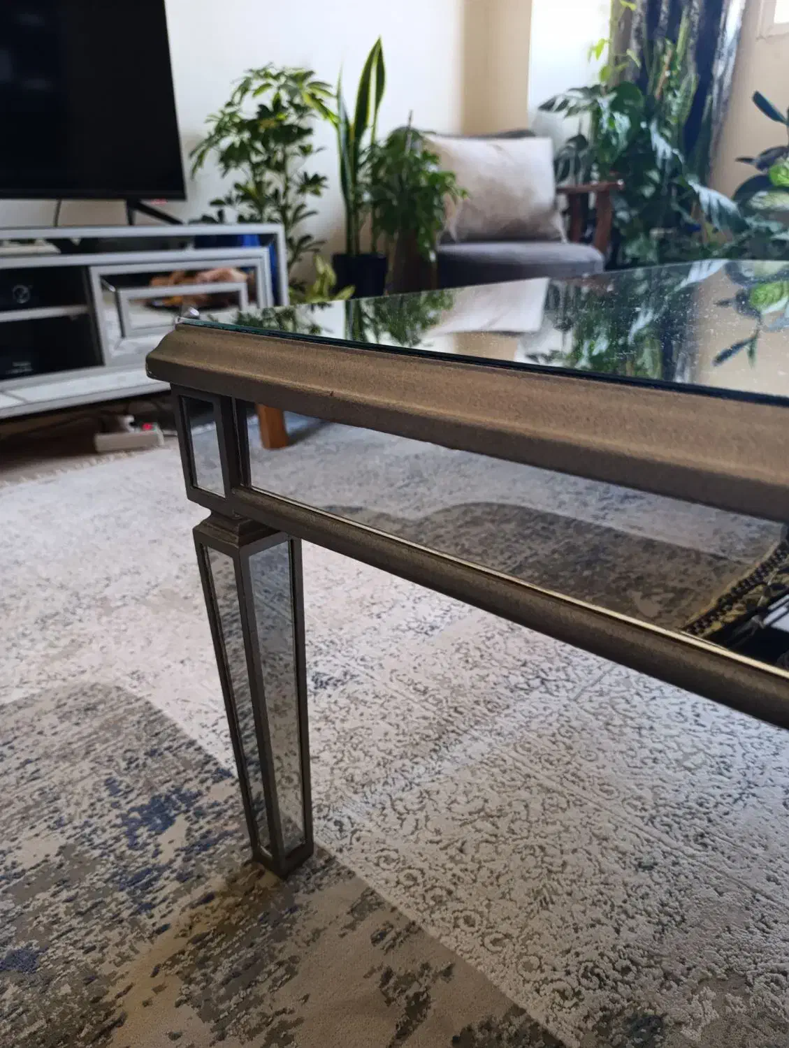 میز وسط|میز تلویزیون|شاهین‌شهر, خانه کارگر|دیوار