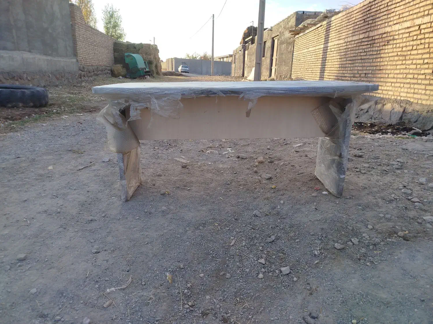 میز و صندلی اداری یا مغاز|مبلمان اداری|سراب, |دیوار