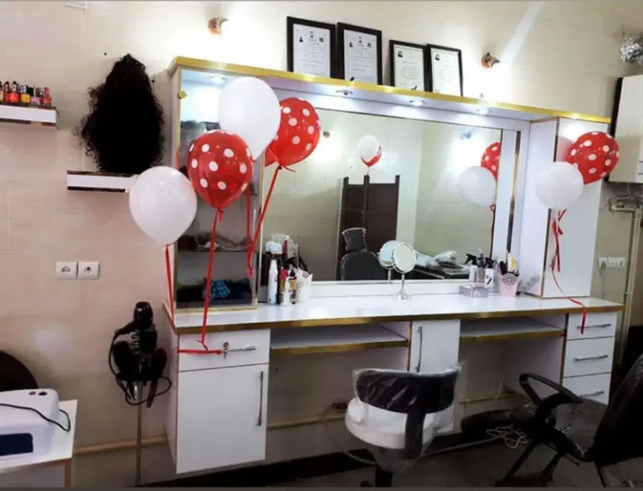 دکور آرایشگاه|آرایشگاه و سالنهای زیبایی|هشتگرد, شهرک بعثت|دیوار