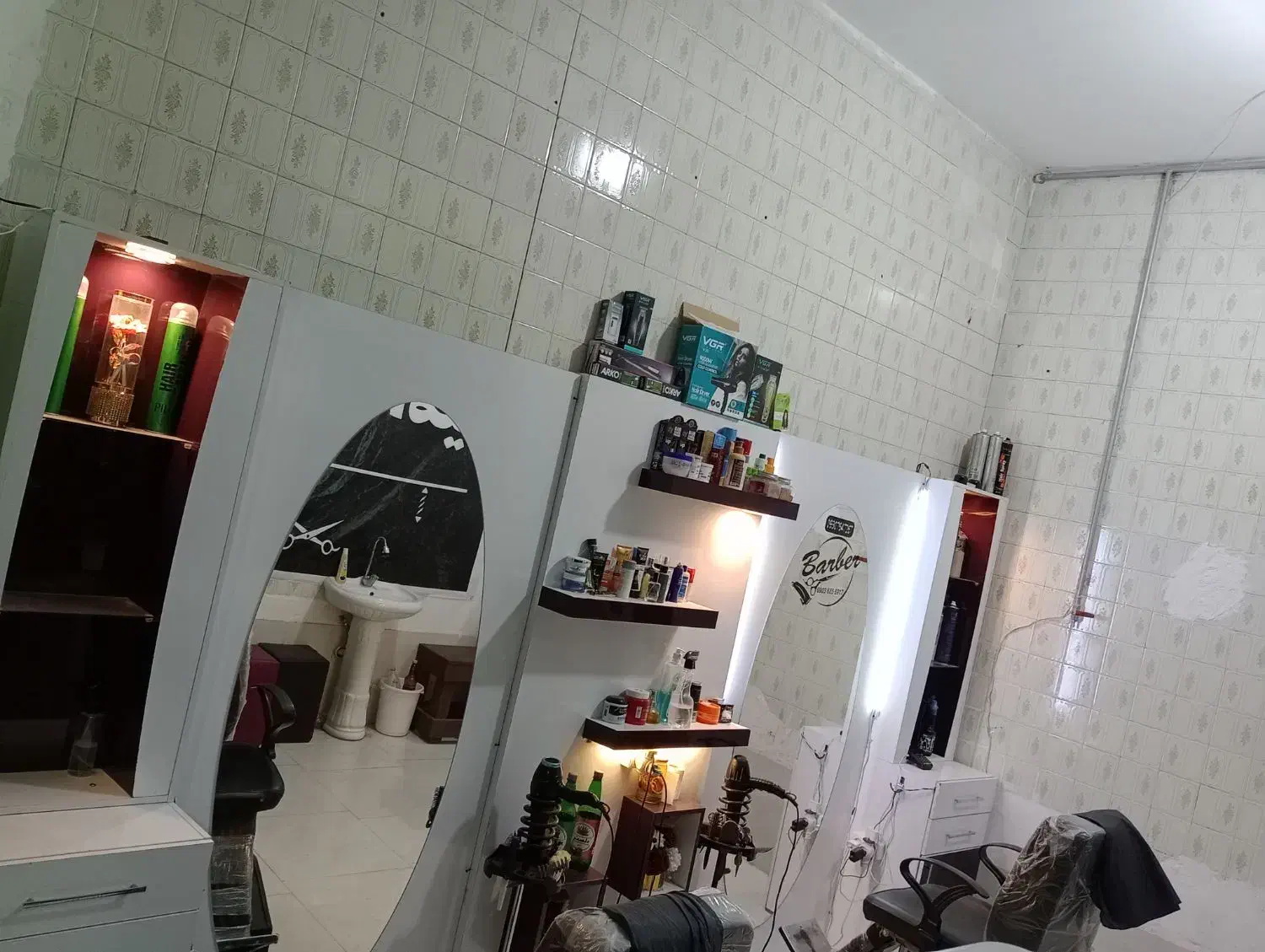صندلی دکور ارشگاه مردانه|آرایشگاه و سالنهای زیبایی|تربتحیدریه, پائین ولایت|دیوار