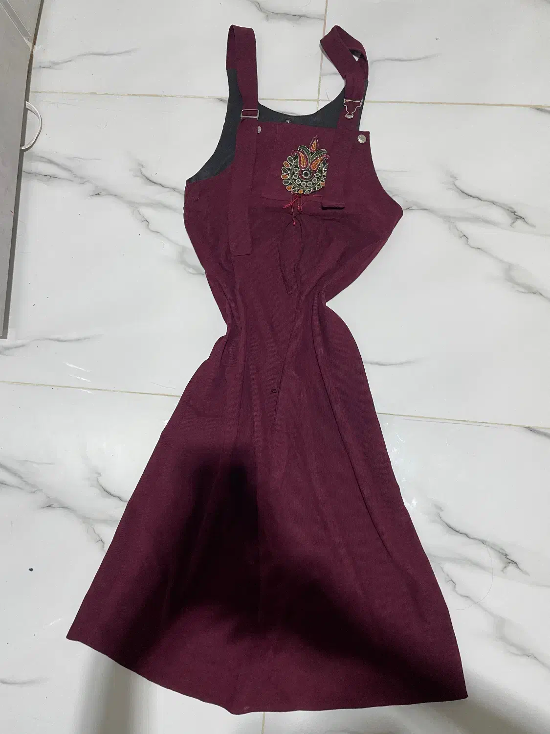 تعدادی لباس|لباس|همدان, |دیوار