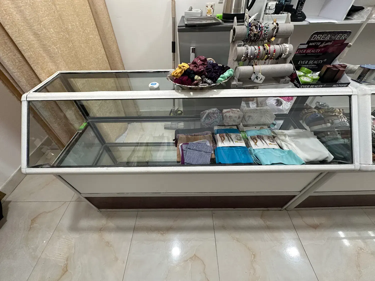 ویترین شیشه ای|بوفه، ویترین، کنسول|گنبد کاووس, |دیوار