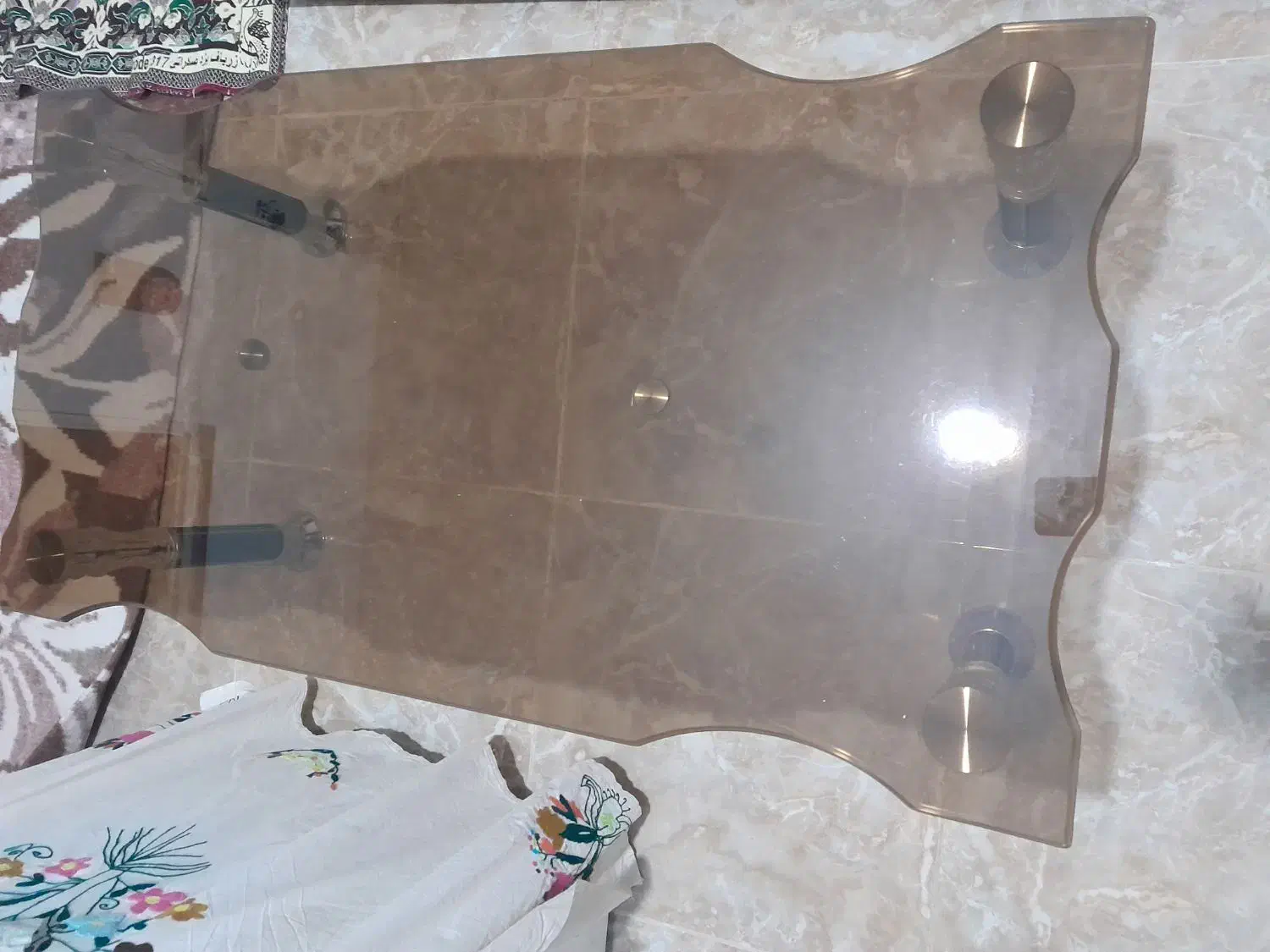 میز شیشه ای در حد نو|مبلمان خانگی و میز عسلی|چهارباغ, |دیوار