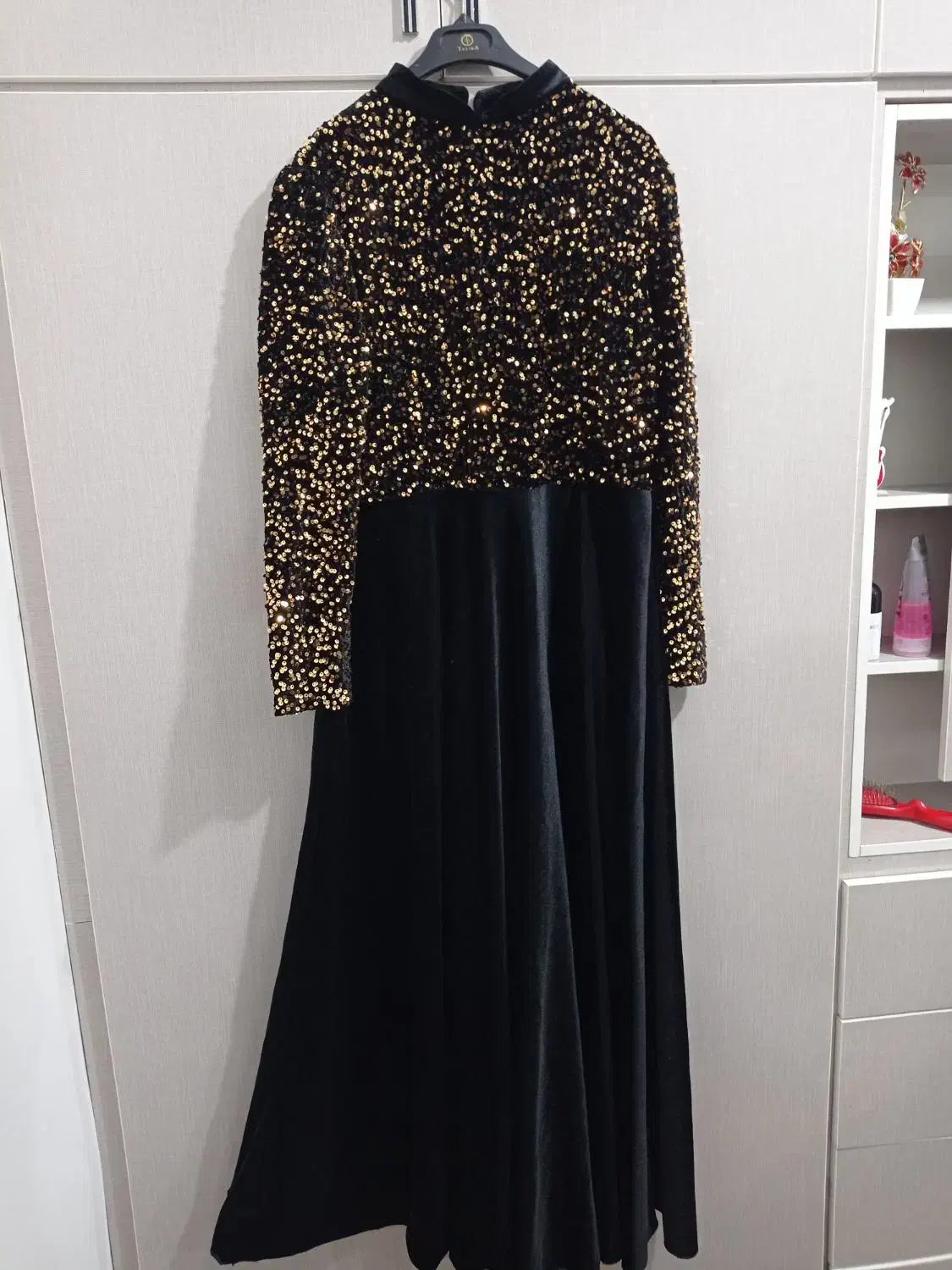 پیراهن|لباس|خرمآباد, |دیوار