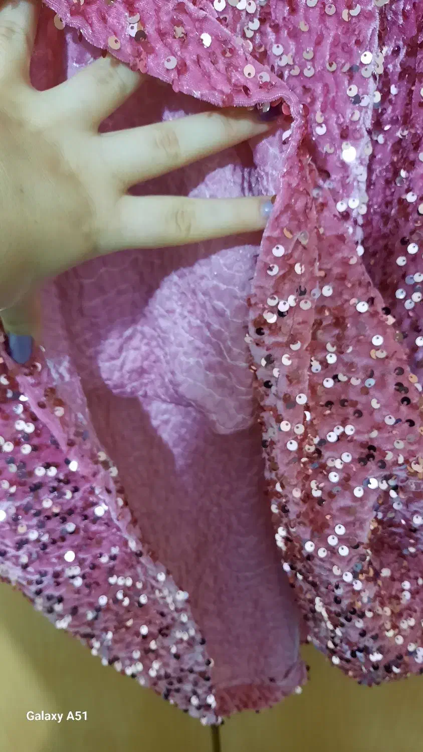 پیراهن پولکی،زمینه مخمل صورتی|لباس|مشکیندشت, |دیوار