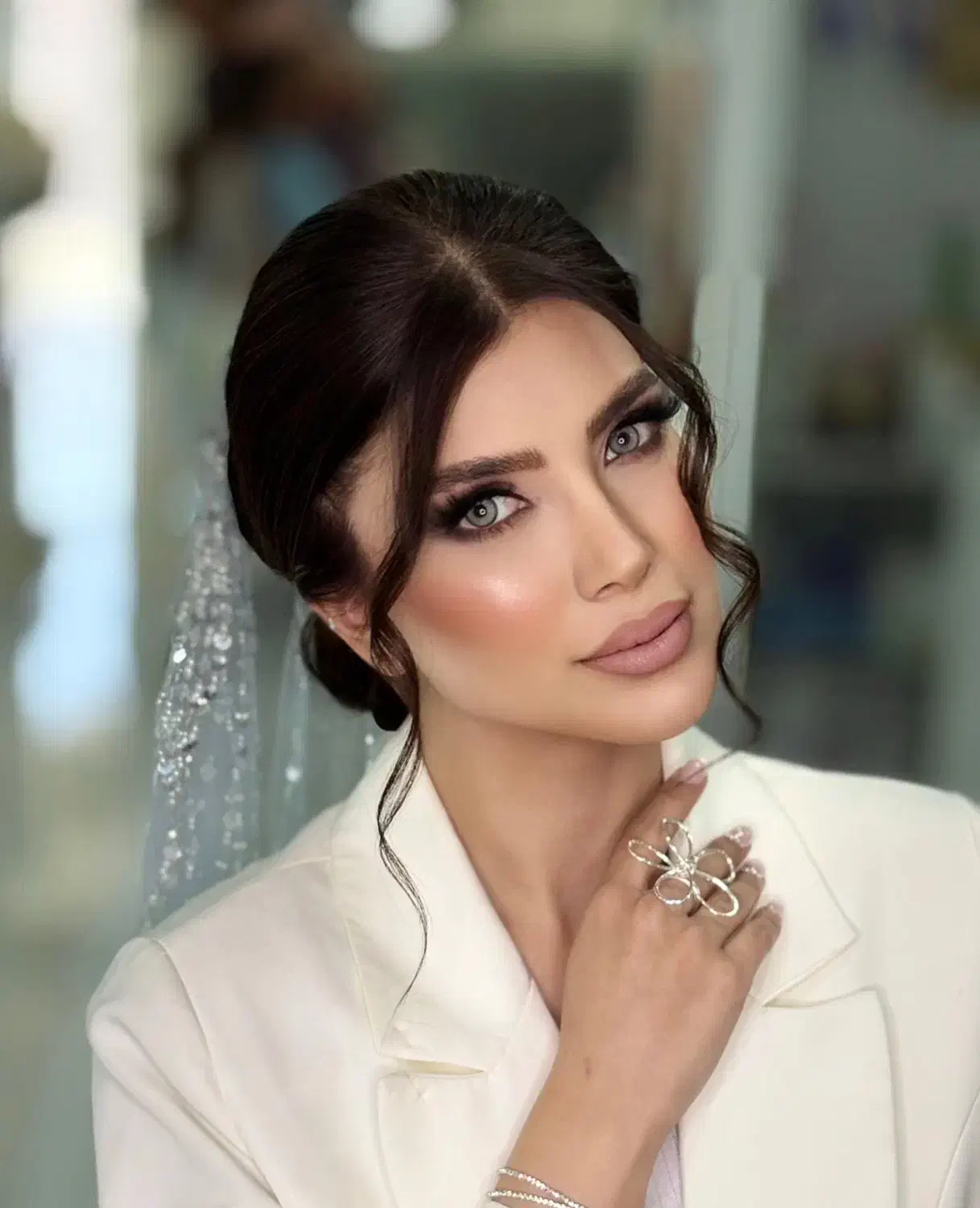 میکاپ و شنیون حرفه ای با افر ویژه مهرو ابان|خدمات آرایشگری و زیبایی|کرج, گوهردشت|دیوار