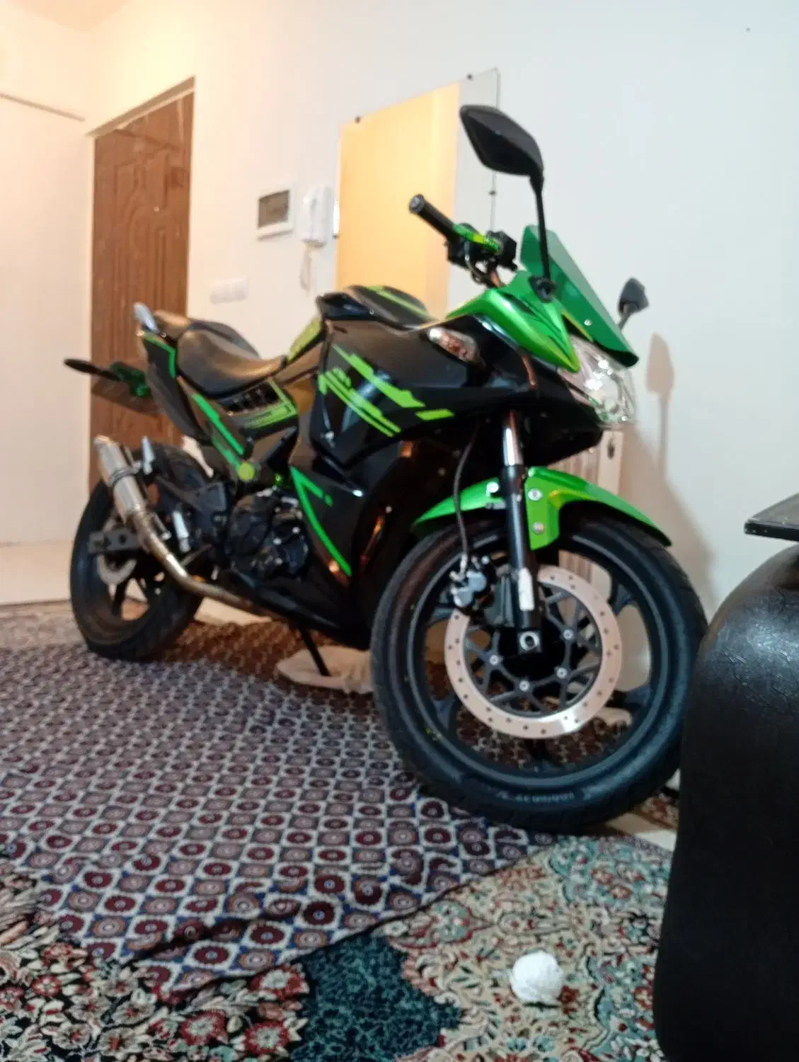 موتور مگلی 200 اسپرت با کلاه کاسکت|موتورسیکلت|کرج, کوی کارمندان جنوبی|دیوار