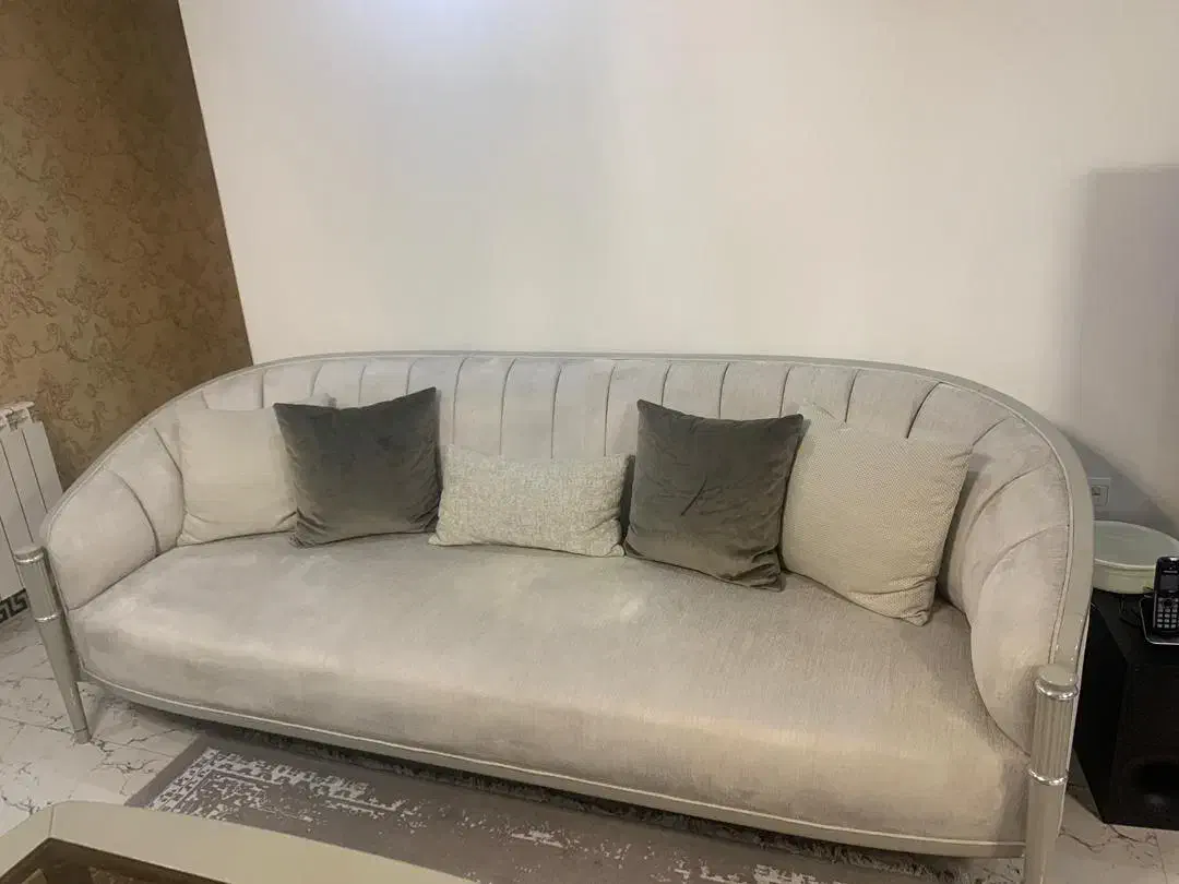 آیینه کنسول و مبلمان آیسا بعلت بدهی مالی|مبلمان خانگی و میز عسلی|تهران, مجیدیه|دیوار