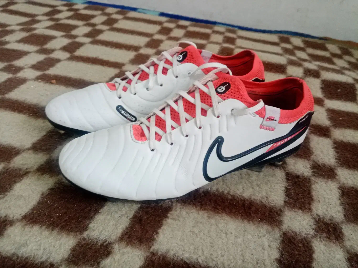 کتونی فوتبال|کیف، کفش، کمربند|گنبد کاووس, |دیوار