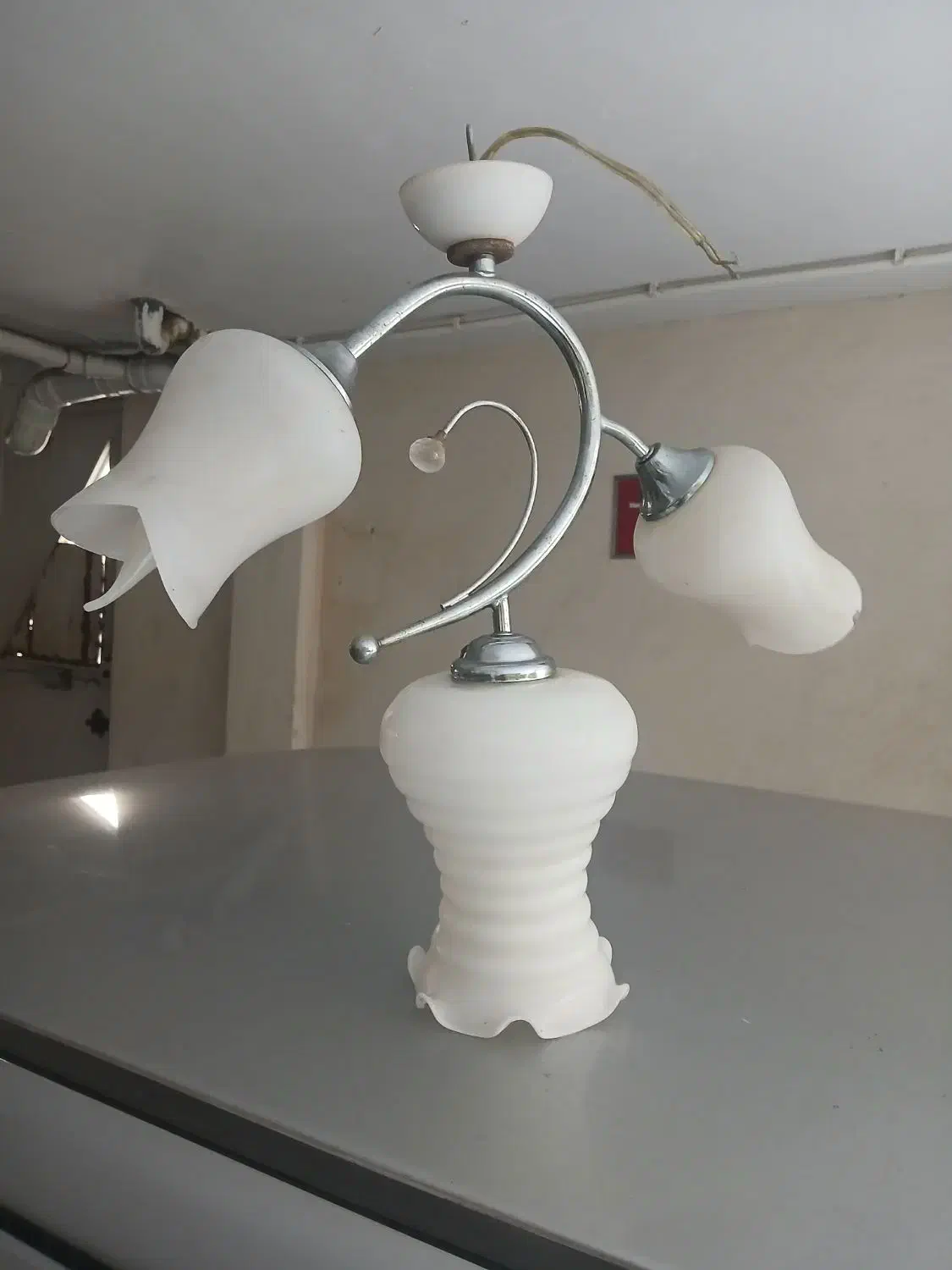 لوسترسه شاخه|لوستر و چراغ آویز|رشت, چمارسرا|دیوار