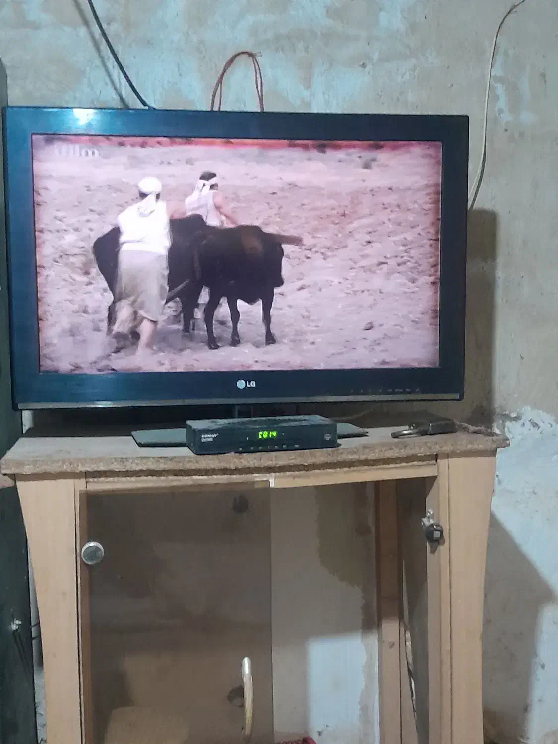 تلویزیون ۳۲ال جی|تلویزیون و پروژکتور|ملایر, |دیوار