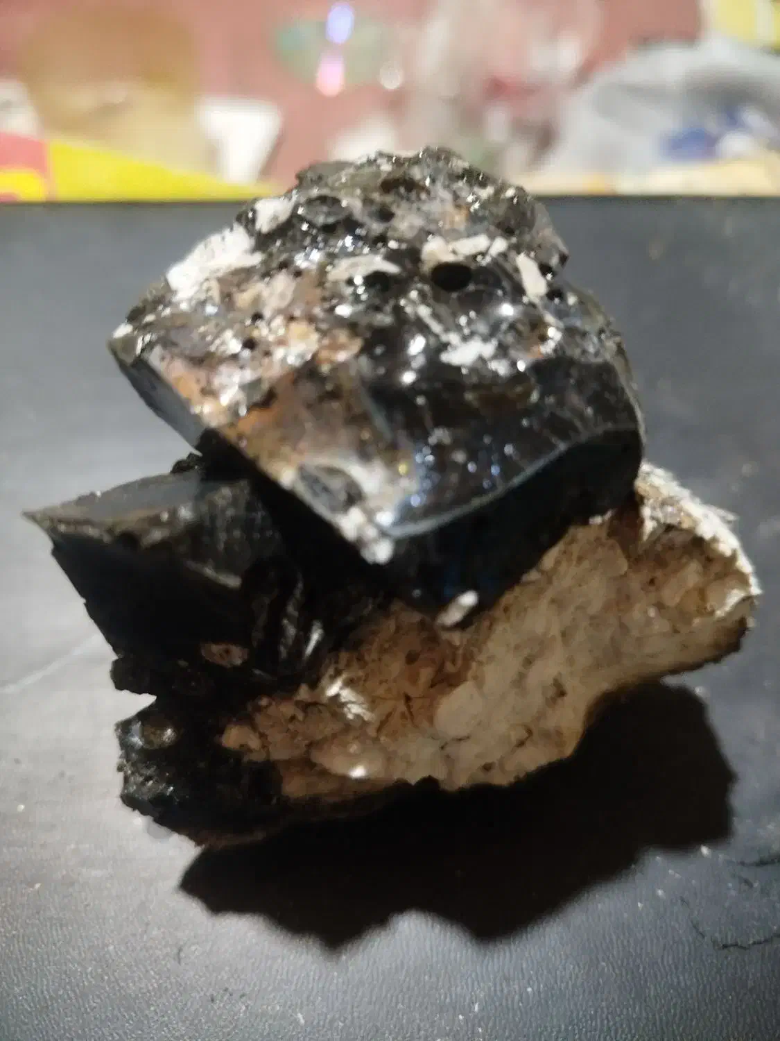 فروش سنگ آبسیدین.|کلکسیون اشیاء عتیقه|الوند, |دیوار