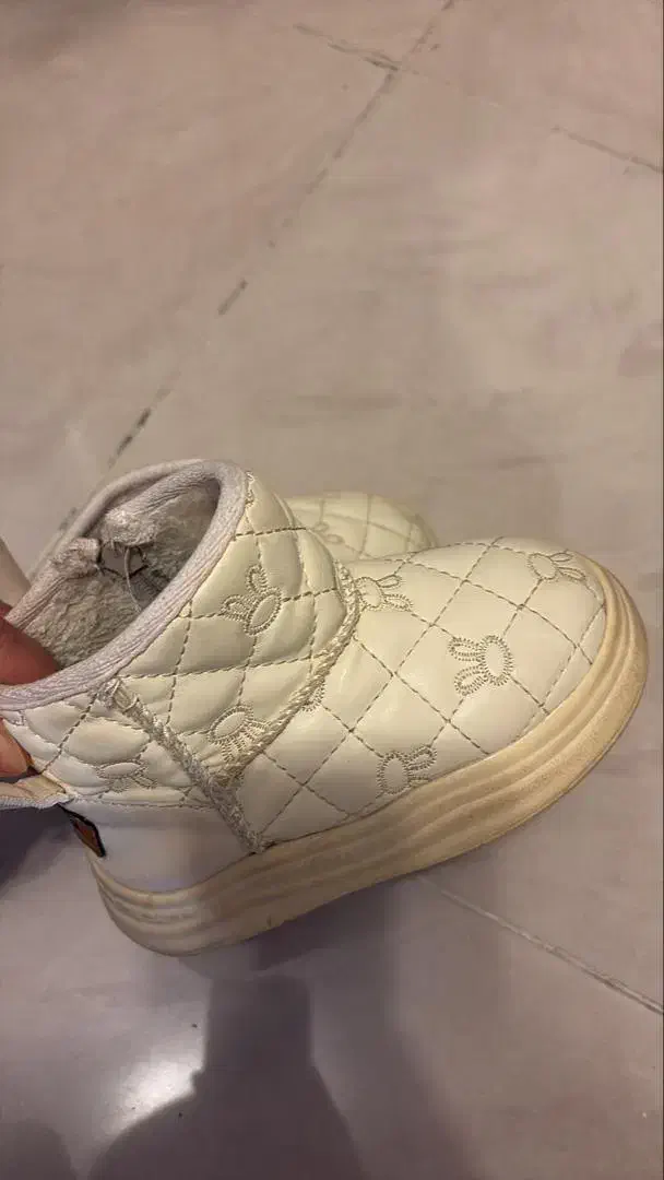 ۴جفت کتونی و نیم بوت بچگانه در حد نو|کیف، کفش، کمربند|رباطکریم, رباطکریم|دیوار