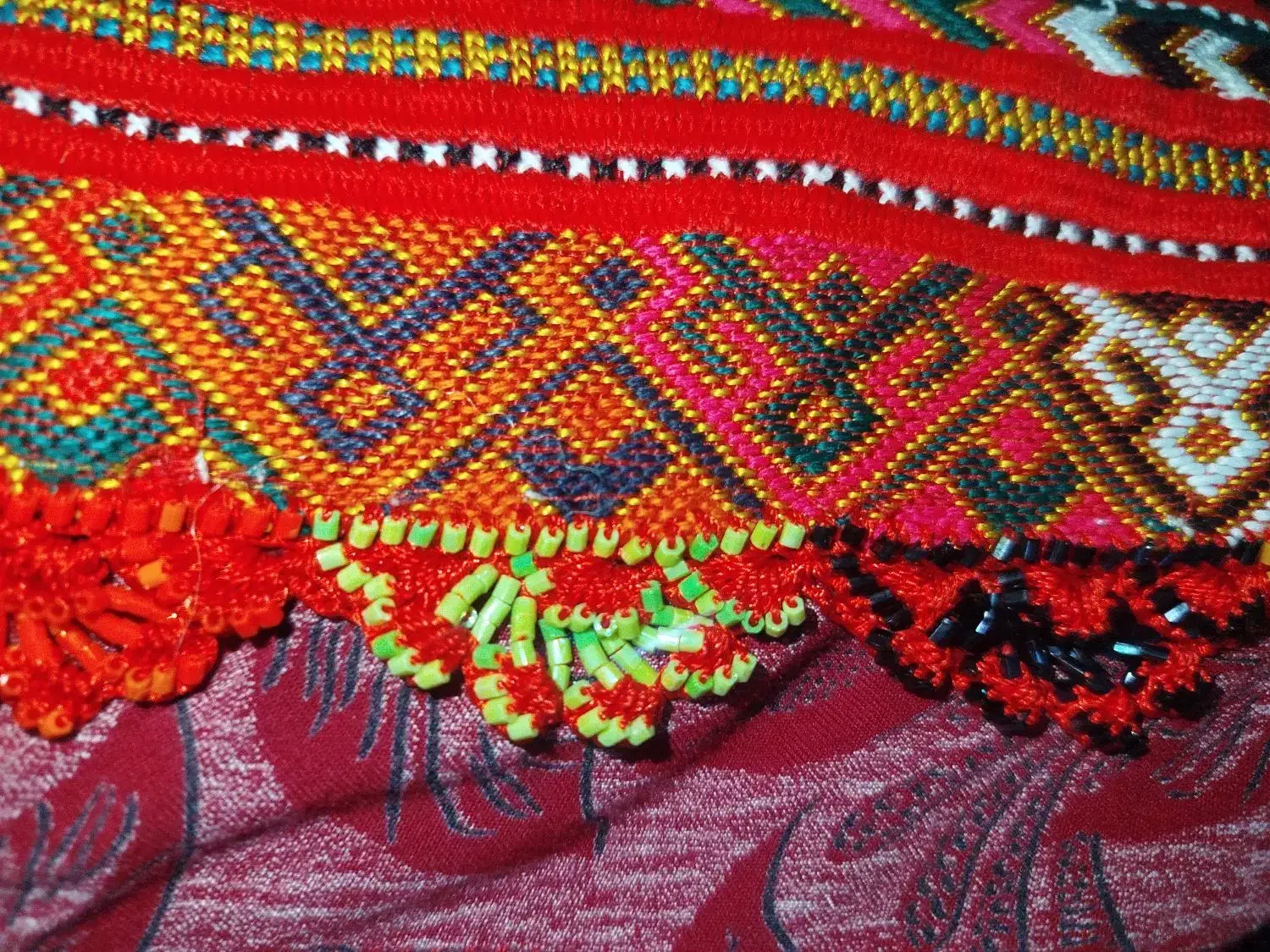 کریشی|لباس|مشهد, تبادکان|دیوار