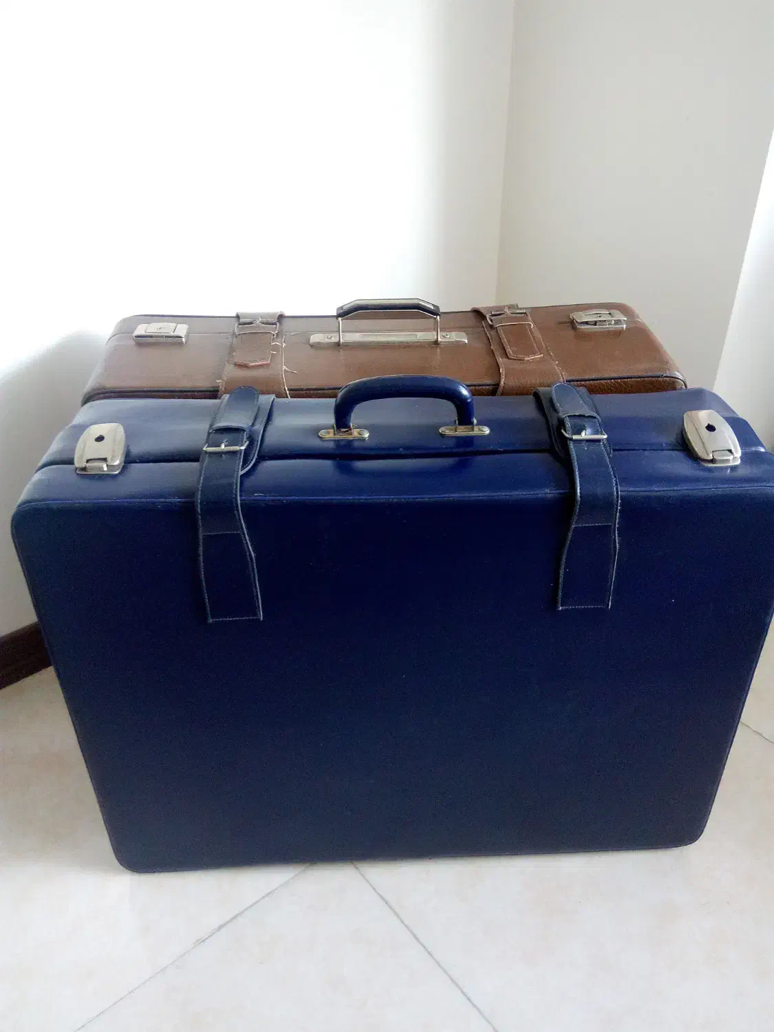 دو عدد چمدان چرم آنتیک قدیمی|کلکسیون اشیاء عتیقه|تهران, اکباتان|دیوار