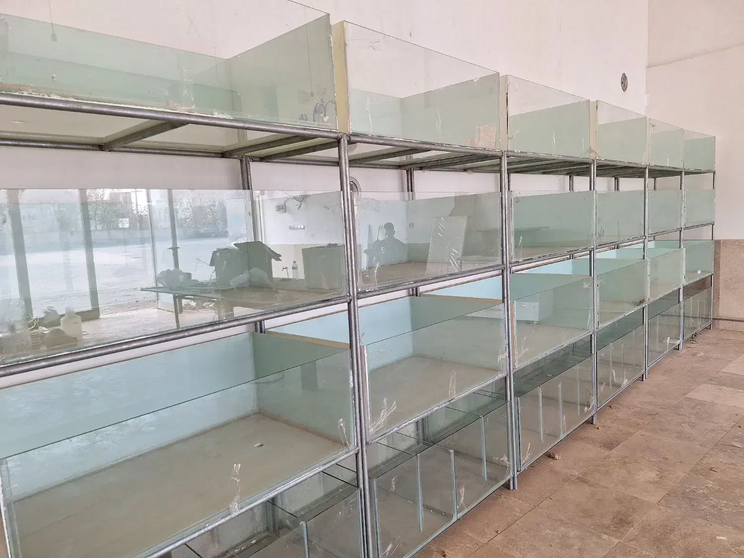 تجهیزات کامل سالن تکثیرماهی زینتی|ماهی|اردبیل, |دیوار