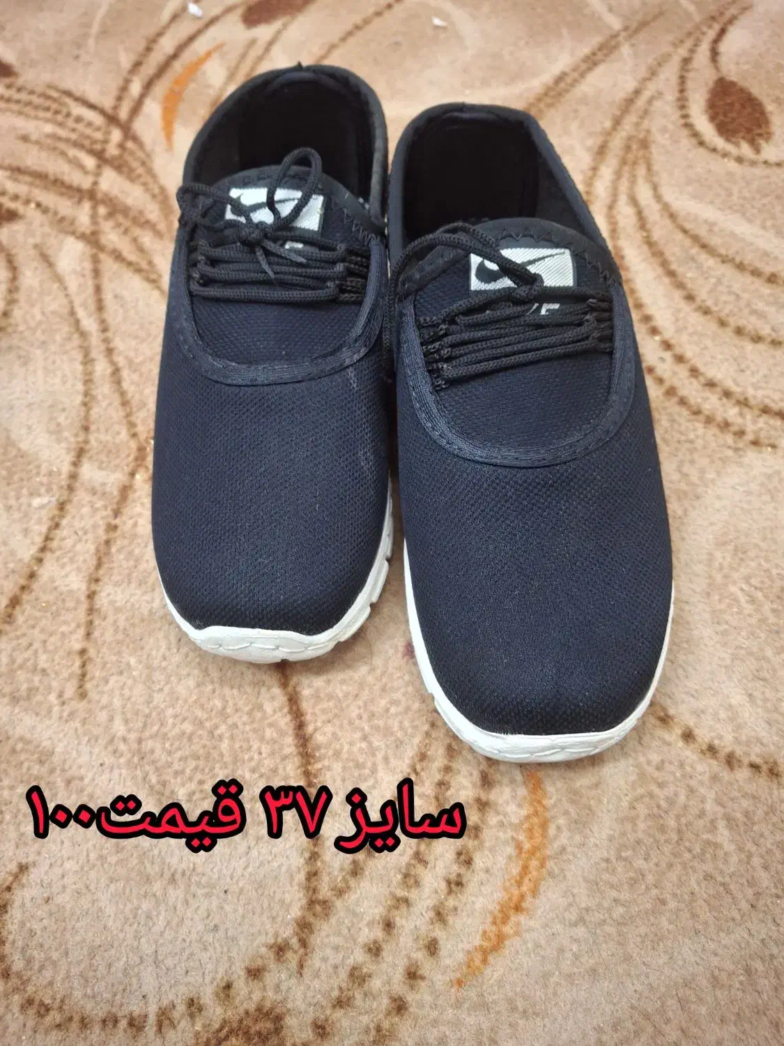 تعدادی کفش و کیف|کیف، کفش، کمربند|دزفول, |دیوار