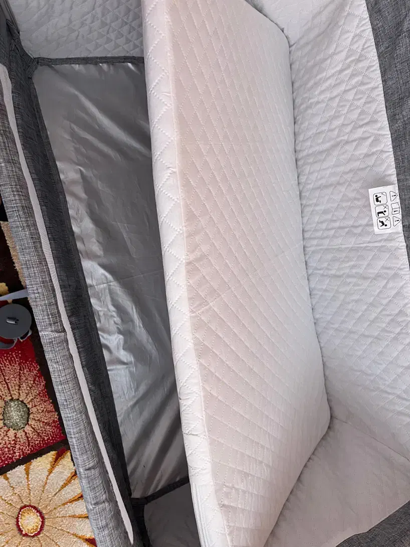 (تخت کودک)|تخت و صندلی بچه|کاشان, باغ فین|دیوار