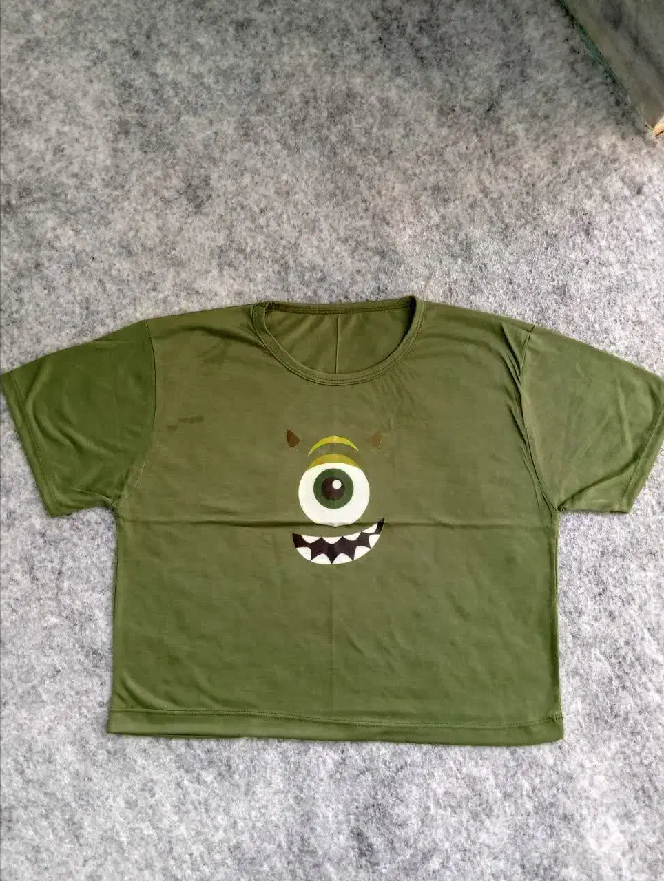 کراپ انیمیشنی|لباس|مهریز, |دیوار