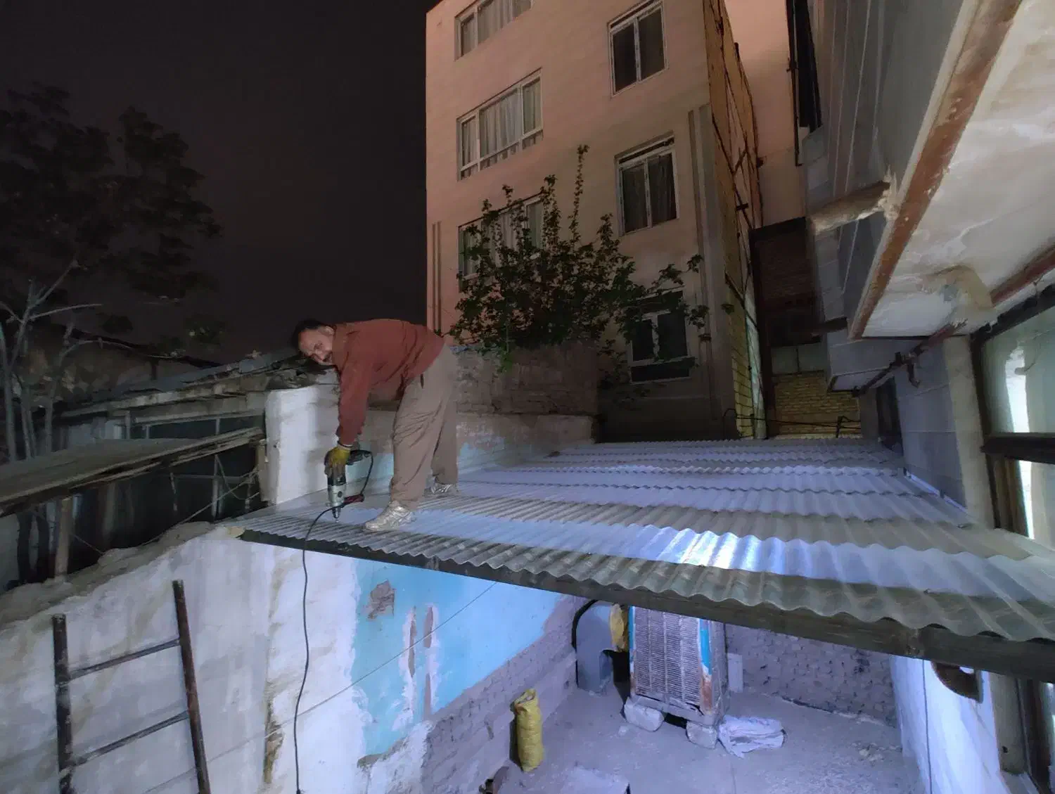 جوشکارسیار اسکلت نصاب ایرانیت درامام خمینی وطلاب.|خدمات پیشه و مهارت|مشهد, امام خمینی|دیوار