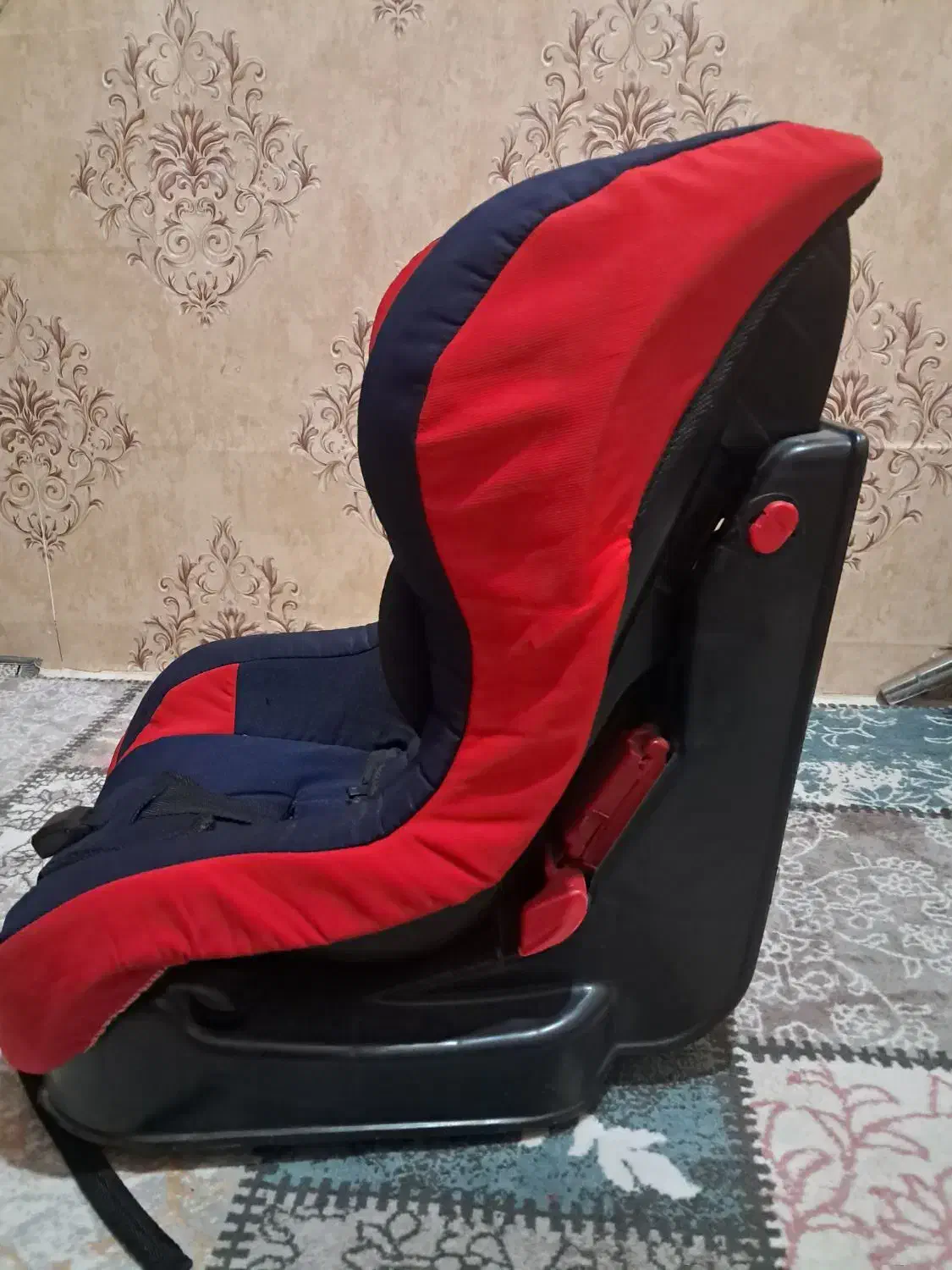 صندلی ماشین کودک|تخت و صندلی بچه|بروجرد, |دیوار