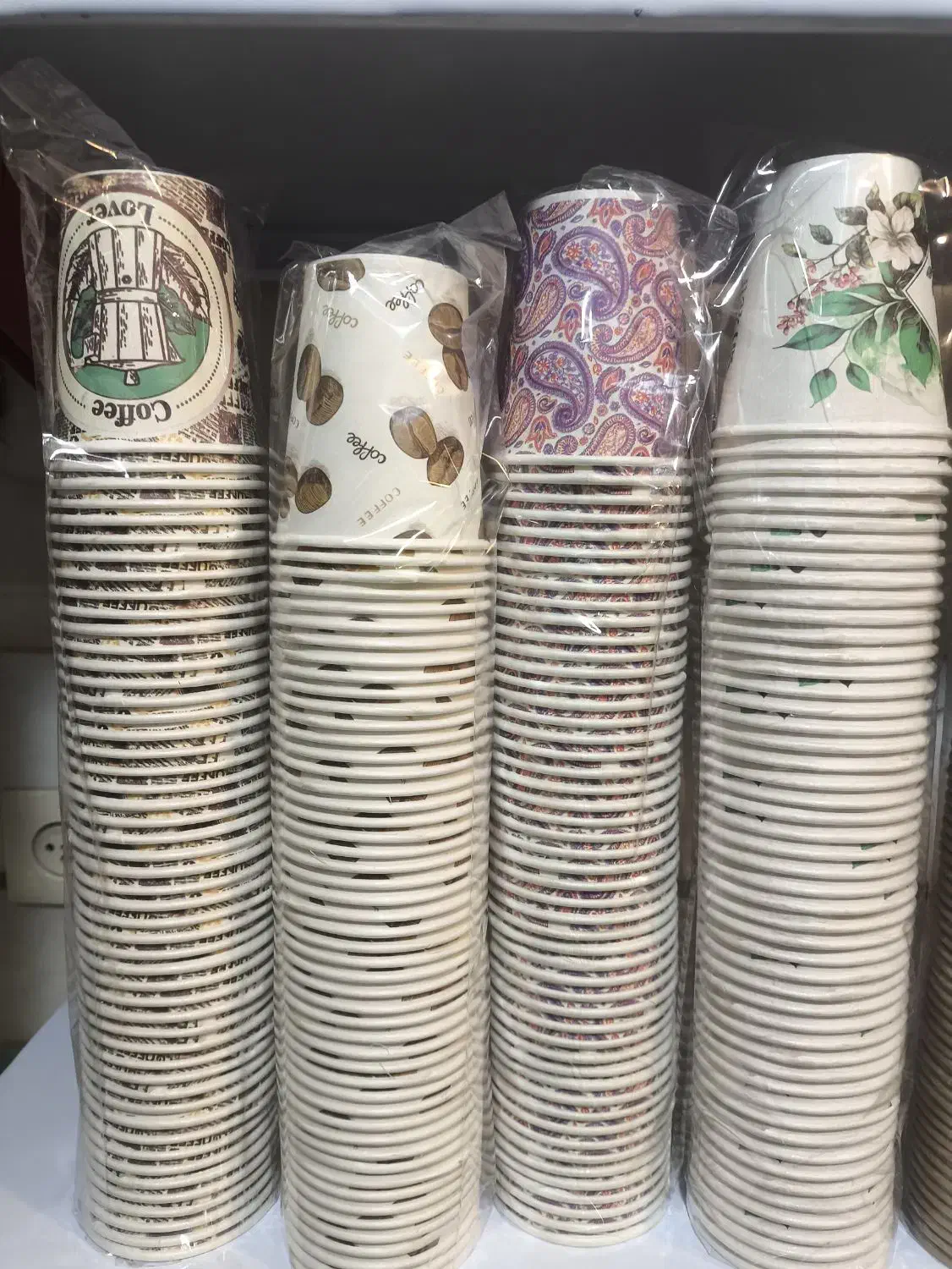 سفره و لیوان|ظروف نگهدارنده، پلاستیکی، یک‌بارمصرف|خمین, |دیوار