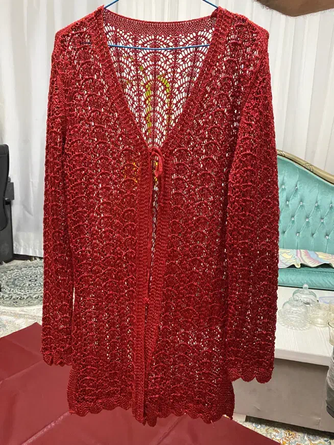 تعدادی لباس نو و یا در حد نو|لباس|کیش, |دیوار