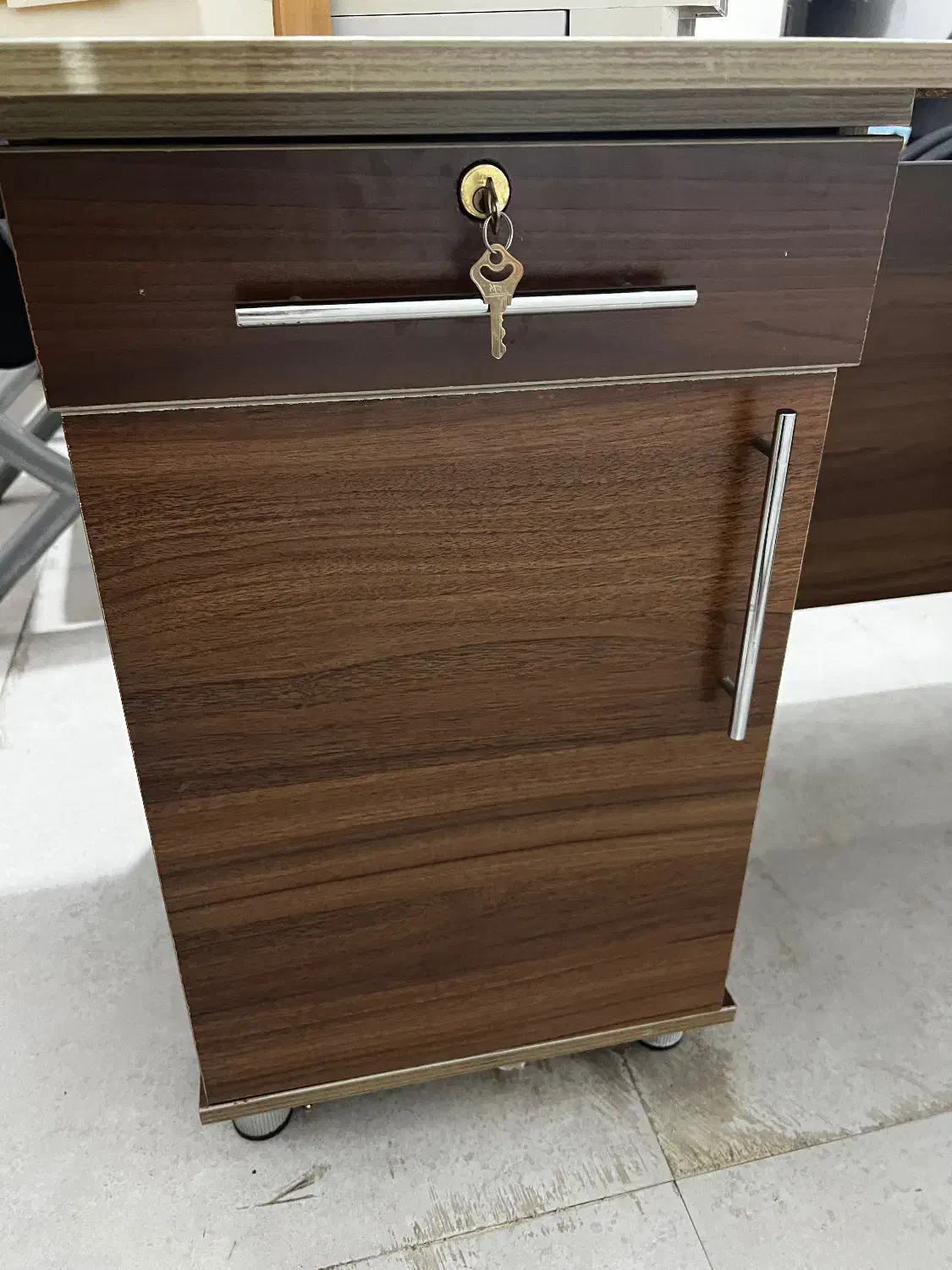 میز|مبلمان اداری|گرگان, |دیوار