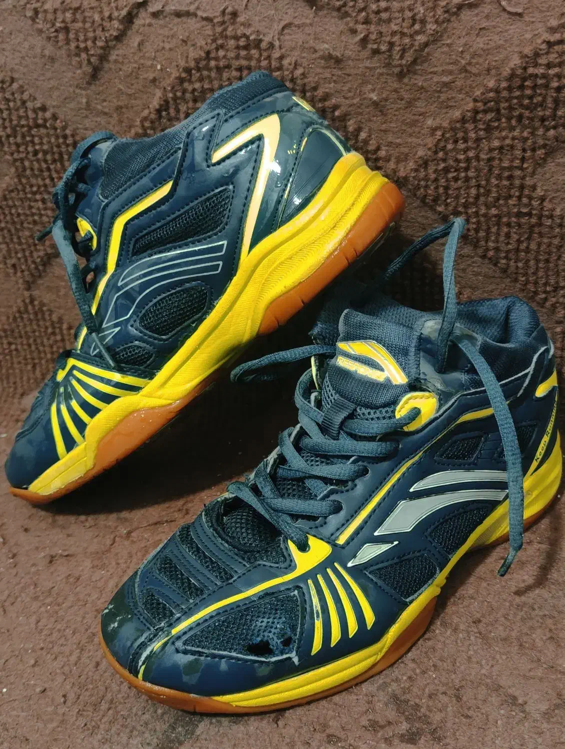 کتونی والیبال و پیاده روی|کیف، کفش، کمربند|ورامین, ورامین|دیوار