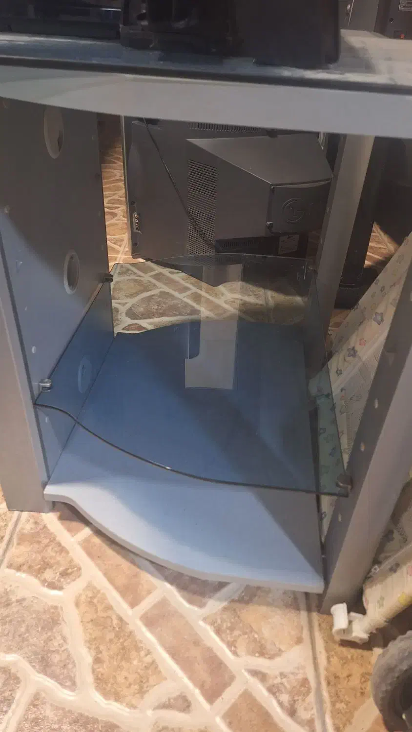 تلویزیونLG۲۱اینج به همراه میز تلویزیون|تلویزیون و پروژکتور|اردبیل, |دیوار