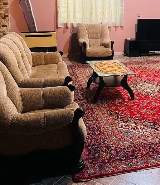 سه تا فرش،مبل و سه تخت چوبی همه فقط ۱۲ میلیون|حراج|نوشهر, |دیوار