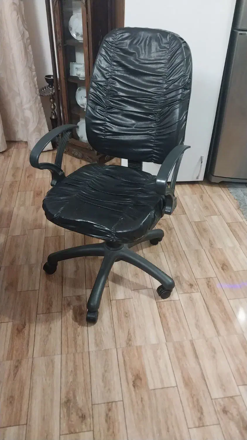 صندلی گردان|مبلمان اداری|رشت, سیا اسطلخ|دیوار