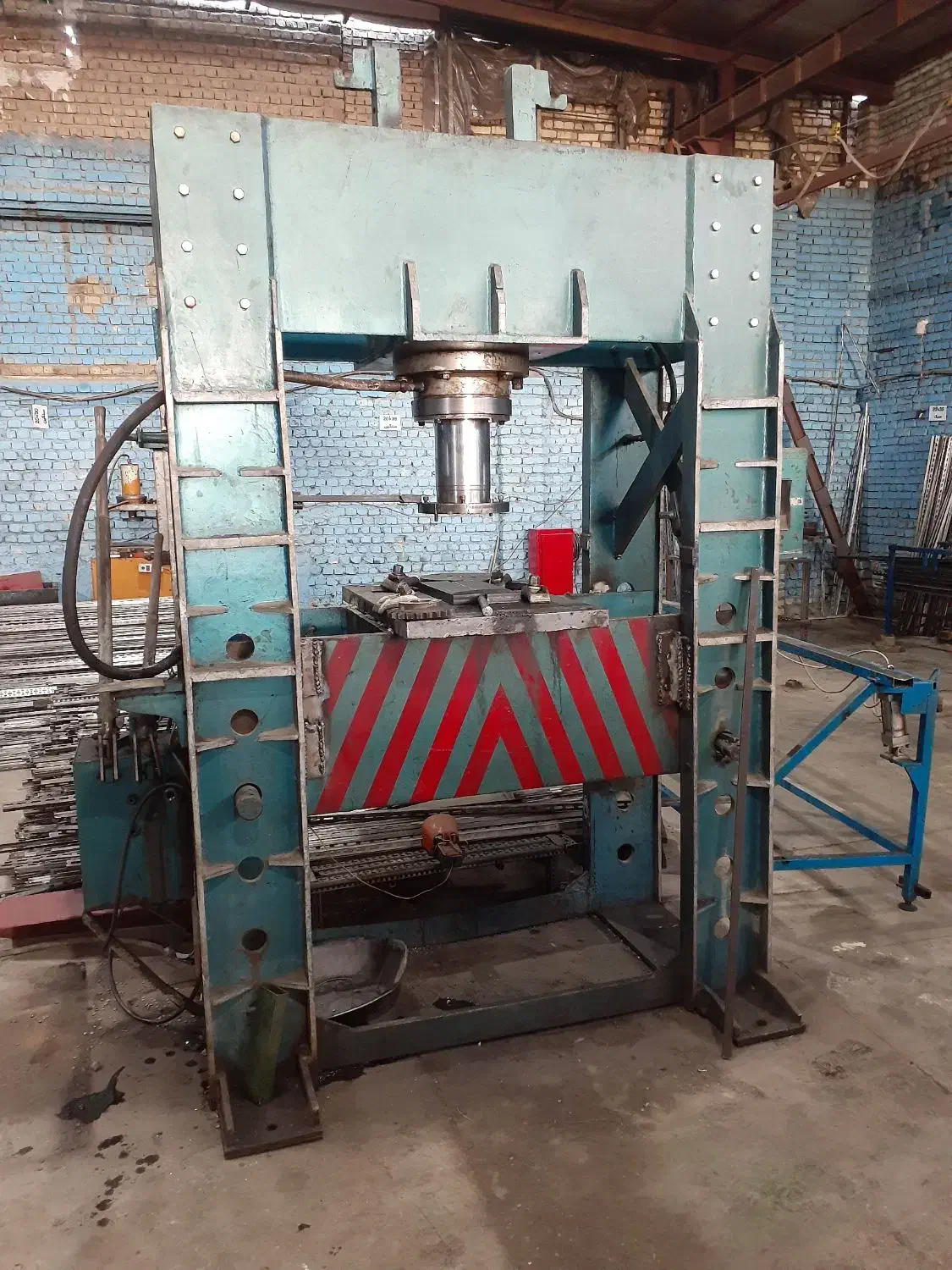 پرس هیدرولیک 200تن و گیوتین 2میل|ماشین‌آلات صنعتی|اصفهان, حصه جنوبی|دیوار