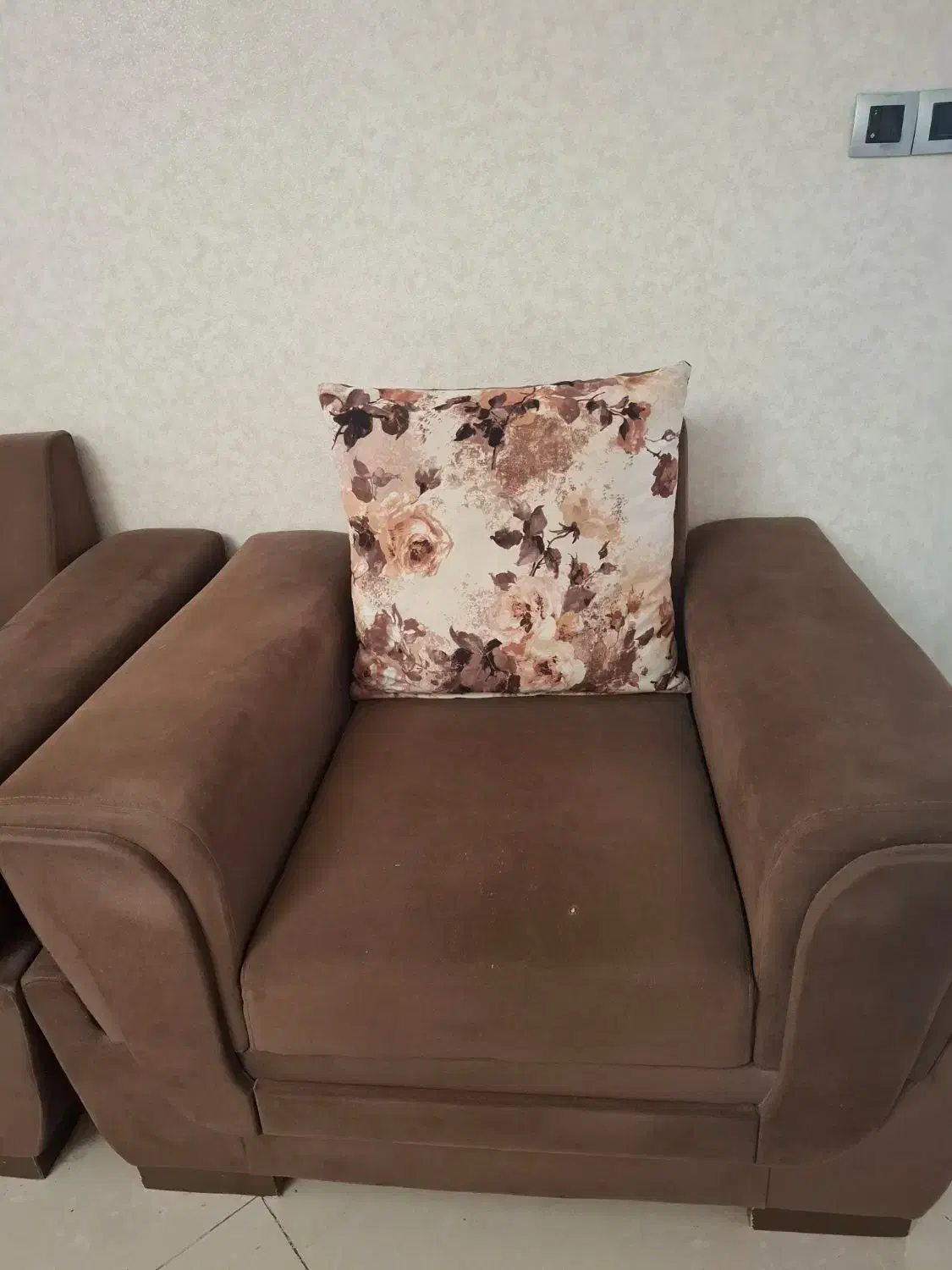 مبل راحتی|مبلمان خانگی و میز عسلی|شیراز, فرهنگ شهر|دیوار