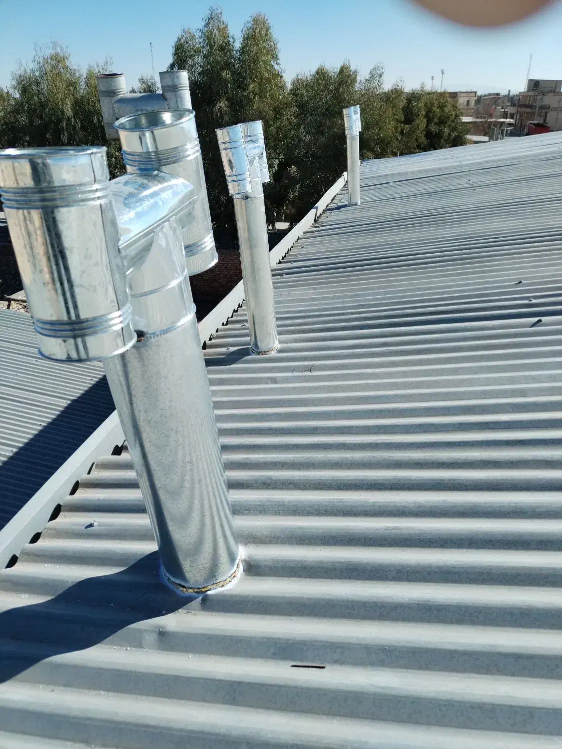 نصب وکاربیت لوله بخاری وشومینه سقف شیروانی|خدمات پیشه و مهارت|سیرجان, |دیوار