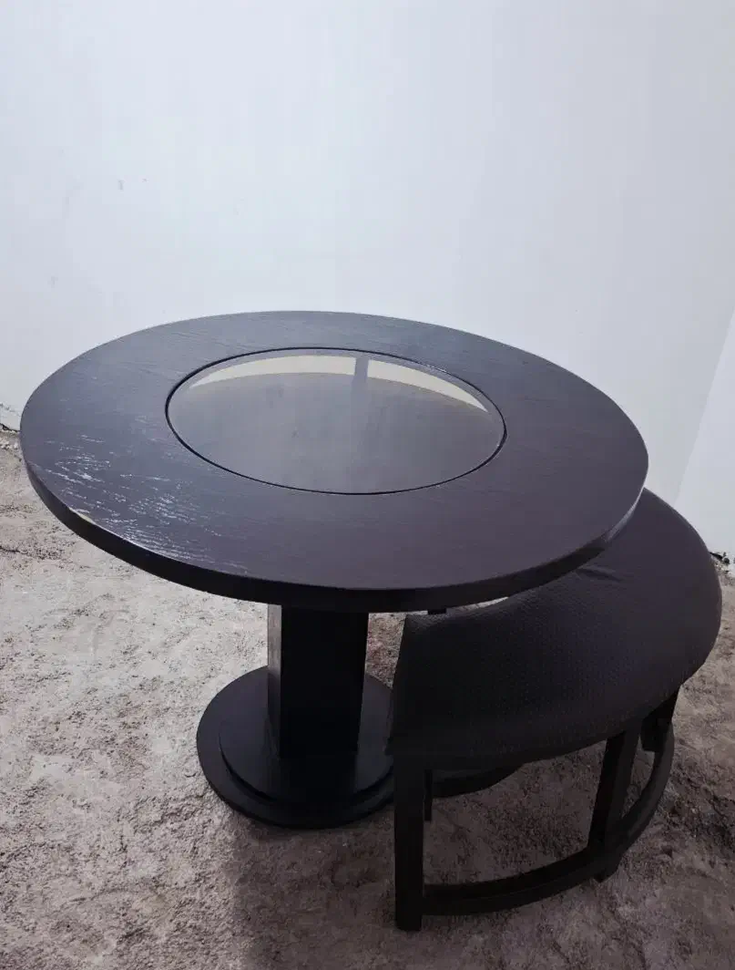 فروش فوری میز نهار خوری ۴ نفره کم جا|میز و صندلی غذاخوری|رشت, امین الضرب|دیوار