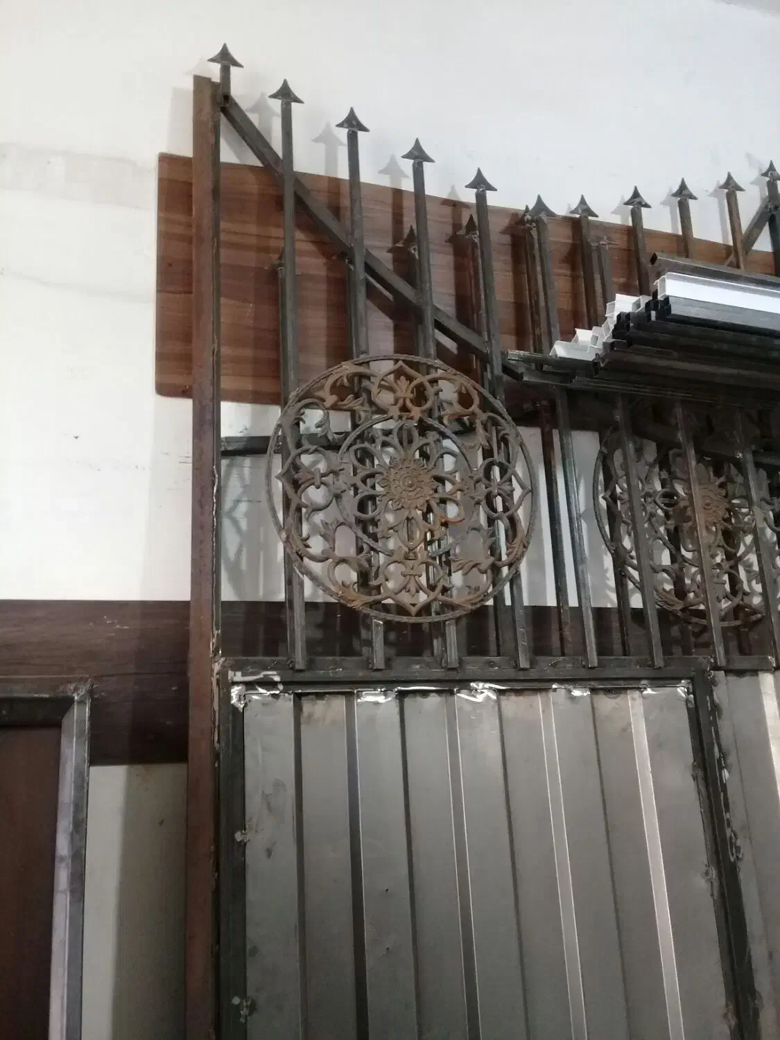 پنجره‌آلومینیوم‌ودرب‌نو.ودرب‌گاراژی‌یا‌باغی‌آهنی|مصالح و تجهیزات ساختمان|شاهرود, |دیوار