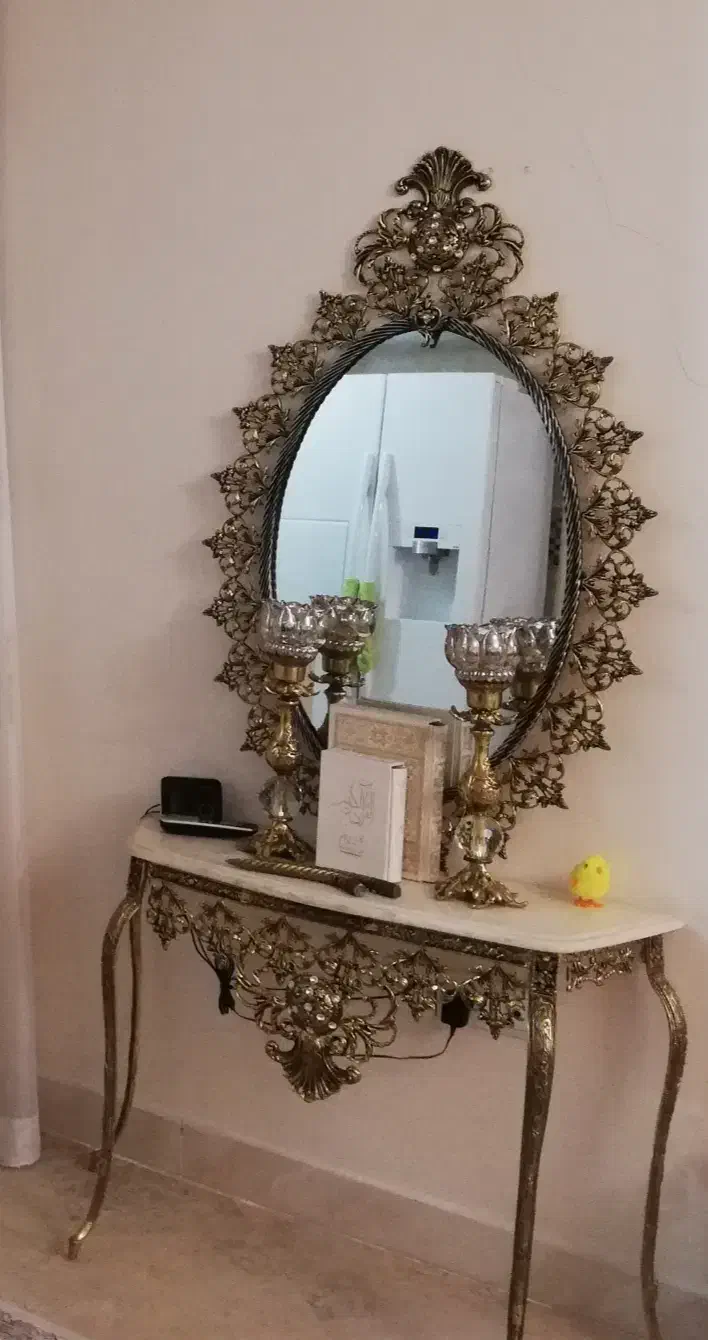 آینه و شمعدان برنز|آینه|اندیشه, اندیشه فاز ۱|دیوار