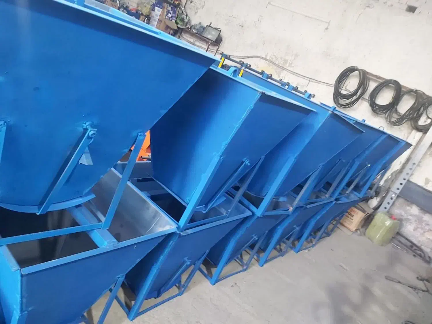 بتونیر بالابر ساختمانی پاکت بالابر یا باگت|ماشینآلات صنعتی|تبریز, |دیوار